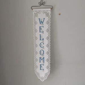 "Welcome" Wall Knit Fabric Lace Hanging Sign